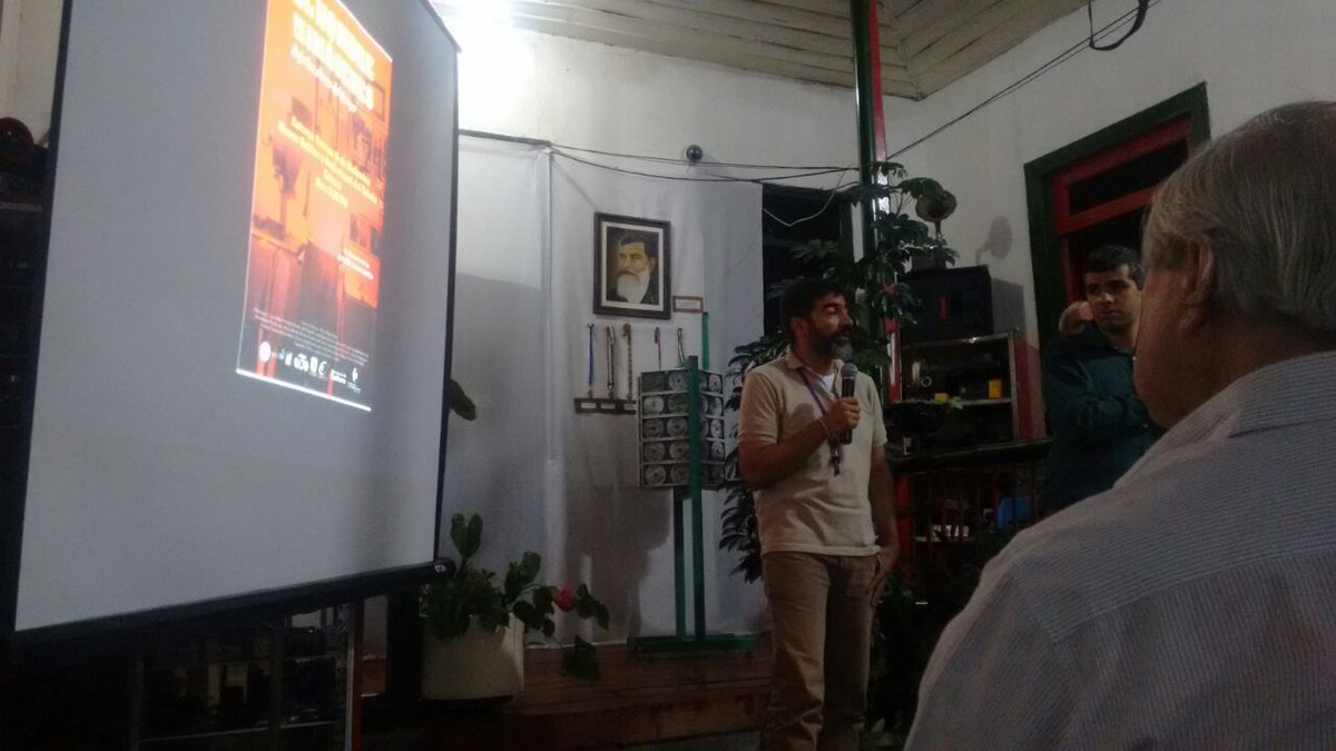 DocuElHombre's tweet photo. Noche mágica de Estreno!! Gracias a todo el público maravilloso que asistió y disfrutó el Documental El Hombre de las Imágenes del Director @aldanaRealiza #ApoyoelCineQuindiano #Calarcá https://t.co/N8YpA1BMUz
