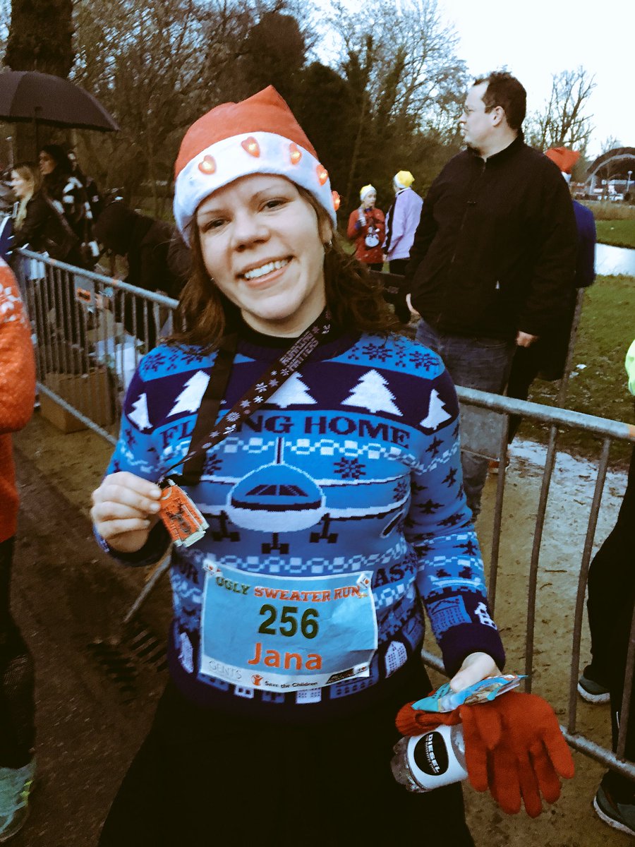 Janapka's tweet photo. Hey @KLM your cute sweater made #uglysweaterrun just fabulous ;) https://t.co/VTrkoL58GL
