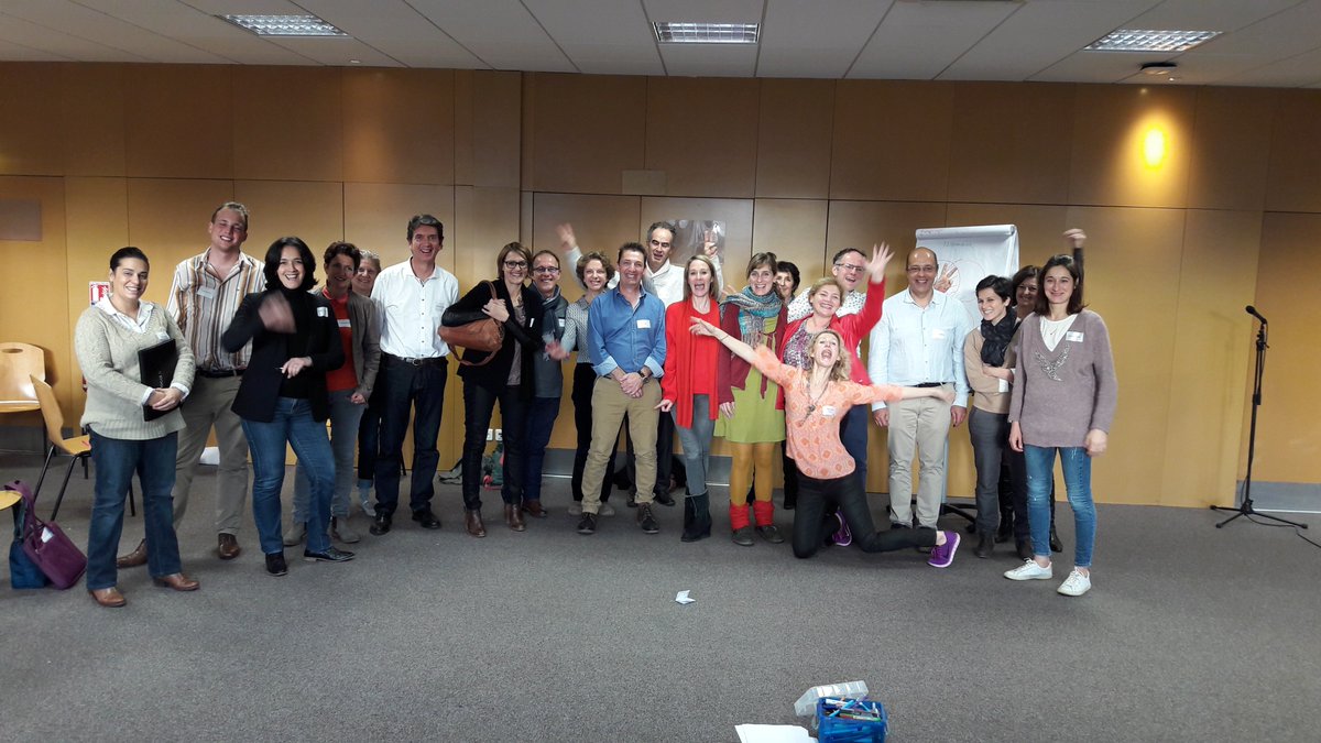 IntCollectiveFr's tweet image. Les formateurs de facilitateurs en Intelligence collective composés de Sophie O'Heix, Odette Gameiro, @LaDifferenceRH Frédéric Féménia, André Thonard et @IntCollectiveFr ont facilité une nouvelle fois un atelier lors du 5e congrès de l'intelligence collective à Marseille.