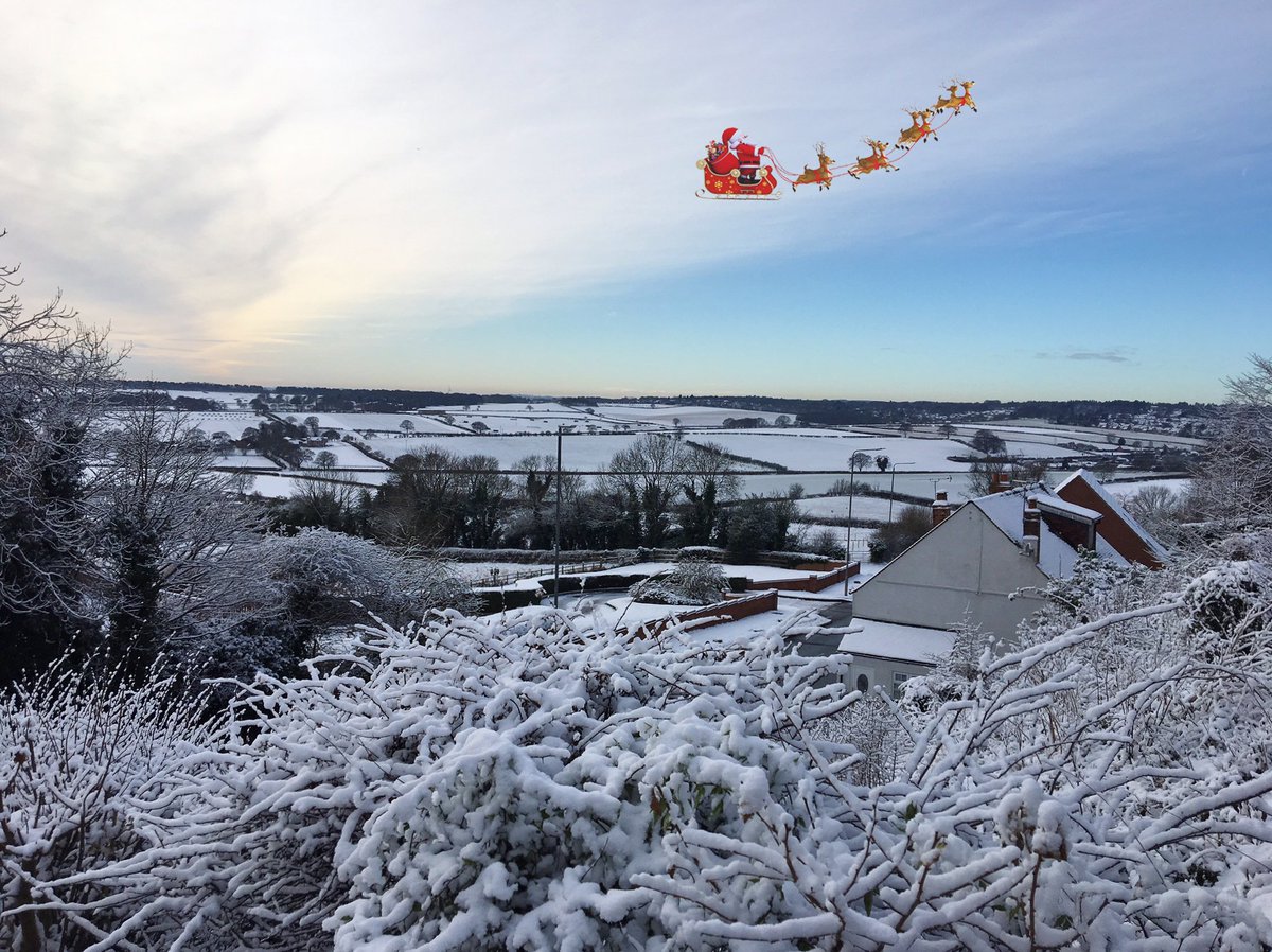 Who would love to spend next Christmas by this beautiful log
burner? #warm #cosy  Ricket Lane, Blidworth Offers over £350,000  #unique #4bedrooms #detached #familyhome #Views #loveGasoines