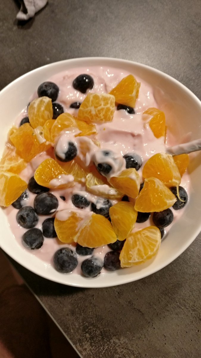 CWilfing's tweet photo. Manchmal, aber nur manchmal, gibts gesundes Abendessen. https://t.co/I8PWXhQFA9