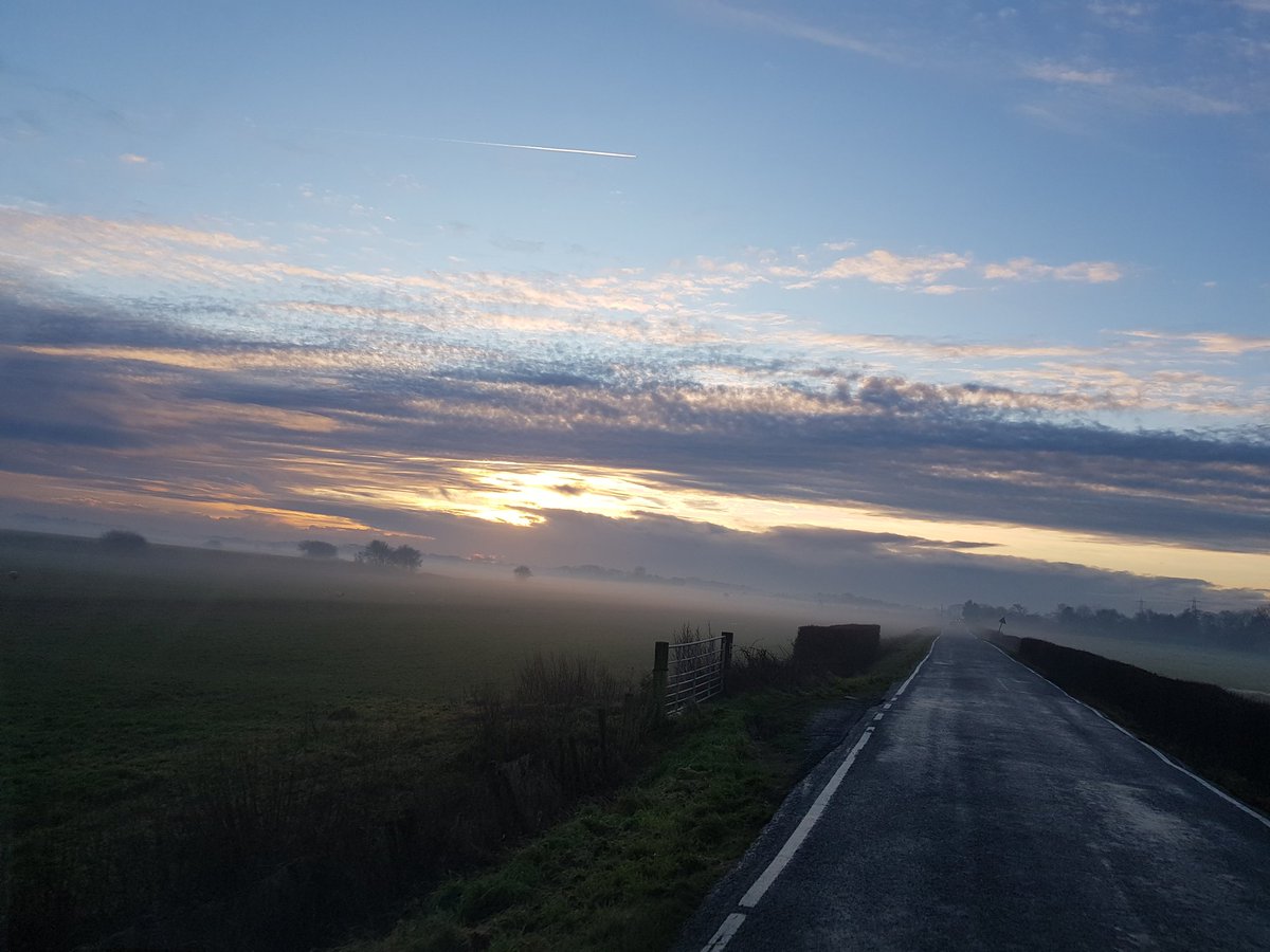 MelissaGoy's tweet photo. Beautiful view coming home before it went dark and the fog as thick as pea soup! #saturdayevening #nature #fogscoming #Weather https://t.co/7pYKXbVou0