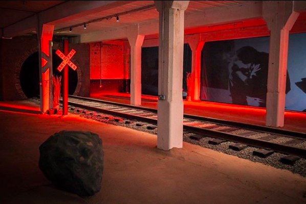 MonikerArtFair's tweet photo. It's been just over 2 months since we closed our 8th Edition at @trumanbrewery. Want to join us for our 9th? Better get yourself to Brooklyn baby! 
Click here: https://t.co/jOQs4AxiEy

📷 of #maf2017 entry hall collaboration with photographer and filmmaker Bill Daniel #legend https://t.co/4yx3ki8Wx4