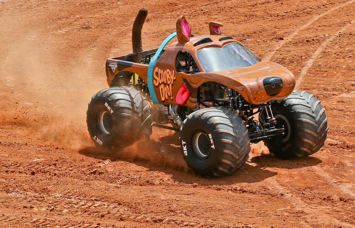NeoQuimicaArena's tweet photo. Fala, #Fiel! Hoje tem @MonsterJam aqui na @A_Corinthians e se você não vem, pode acompanhar os melhores momentos desse super evento, ao vivo, a partir das 19h, na nossa fanpage no Facebook! 

▶️ https://t.co/GJrjYWHupA

Cola lá!

#ArenaCorinthians #MonsterJamBrasil https://t.co/TQlpxVEcuE