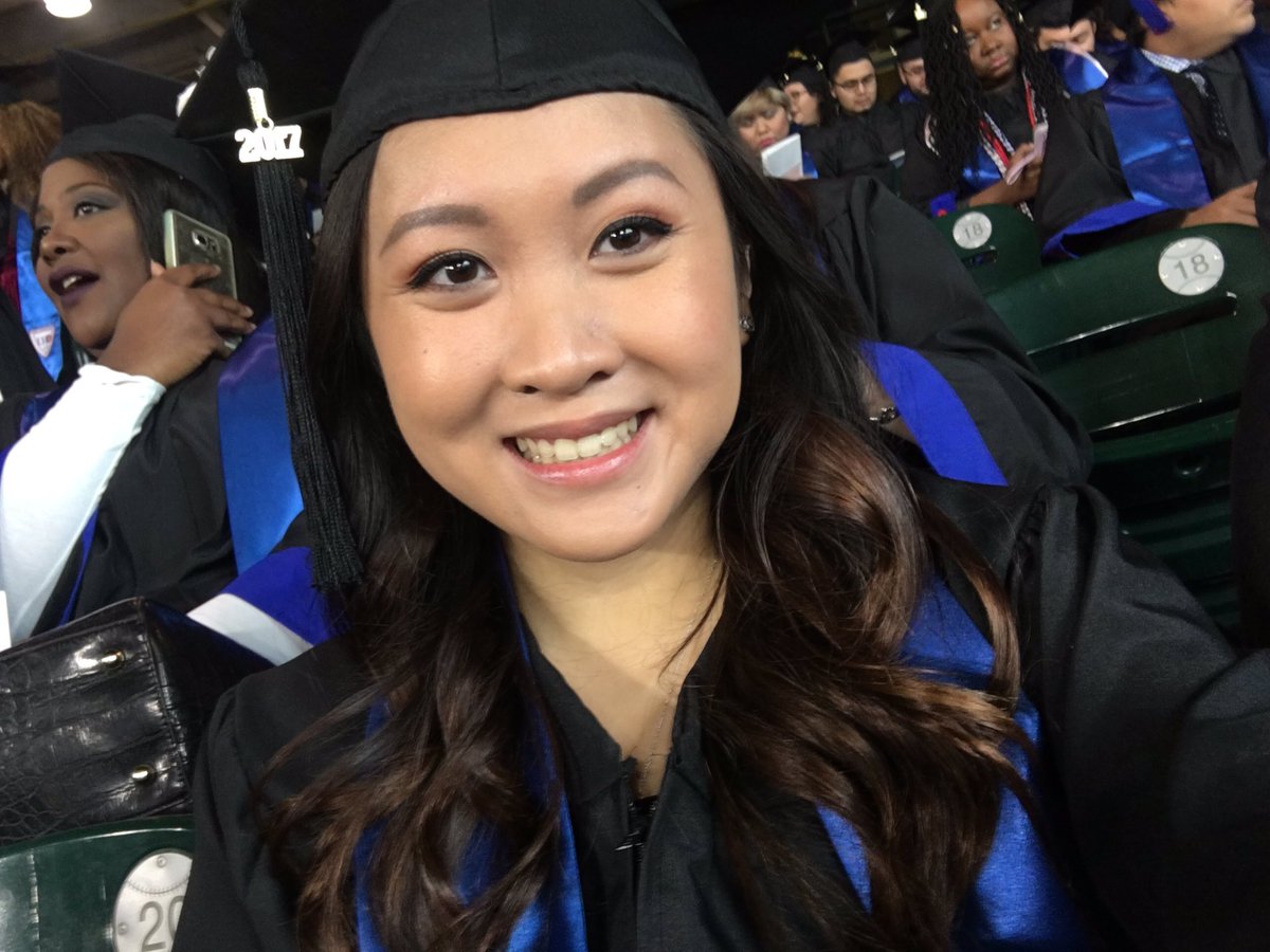 annpanada's tweet photo. READY! #uhdgrad17 https://t.co/7NYZogPe3O