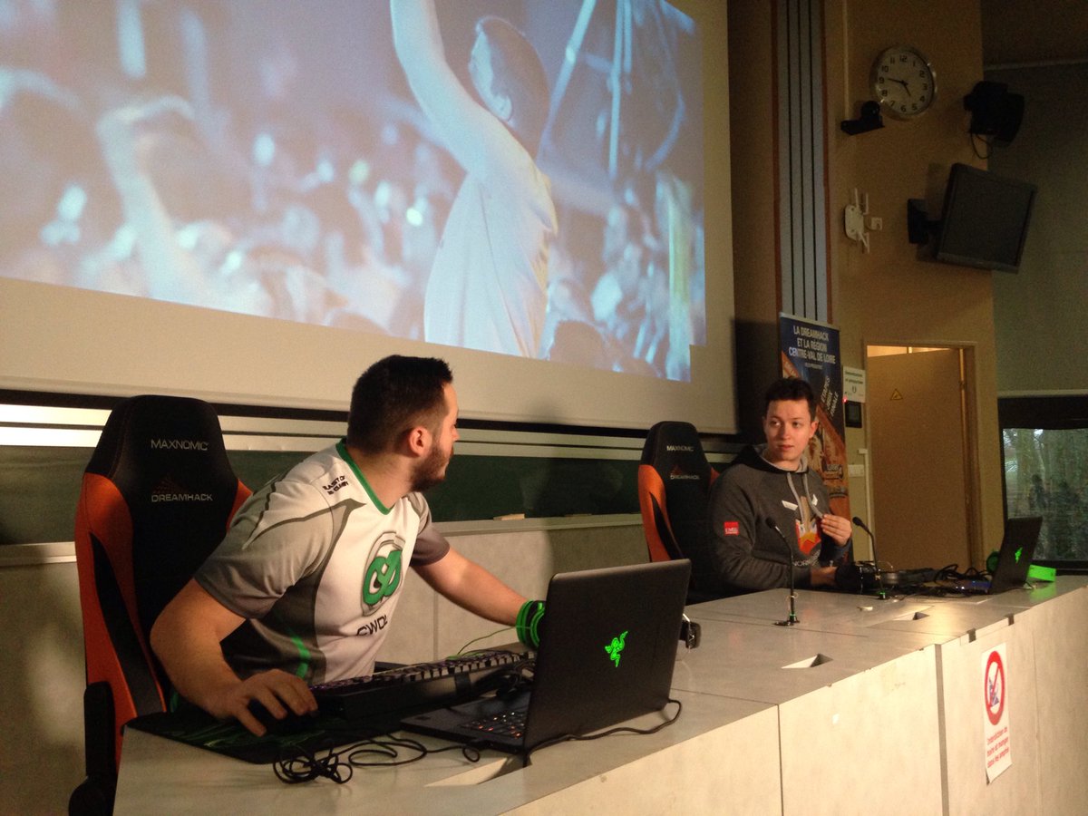 .<a href="/Cwol_Dadarion/">Dadarion</a> et <a href="/Alkaige/">Thomas</a> vont s'affronter sur scène. 💪#dhcampus 
twitch.tv/connectesport