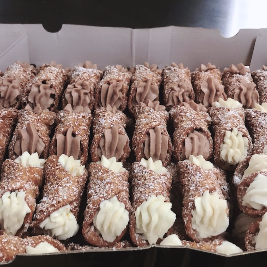 Life is short…have a #Zaza #cannoli 😍🤓☕️🇮🇹

#ZazaEspresso #ZazaEspressoBar #ZazaScarlett #CoffeeAwesome #Latte #Café #Espresso #Cappuccino #Machiato #The6ix #TorontoLovesCoffee #Artisan #CoffeeBeans #Winter #Snow #Christmas #Cold #Frozen #Freezing #Snowing #ChristmasParty