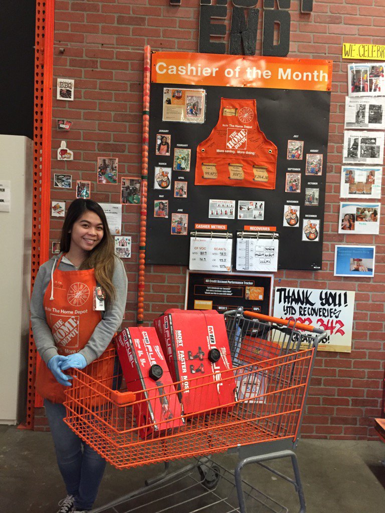 Laura_FES_1017's tweet photo. Big shout out to Elisa providing superior customer service stop the customer from walking out at returns $437.90👌🏽👏 https://t.co/Kd88Vag7Yz