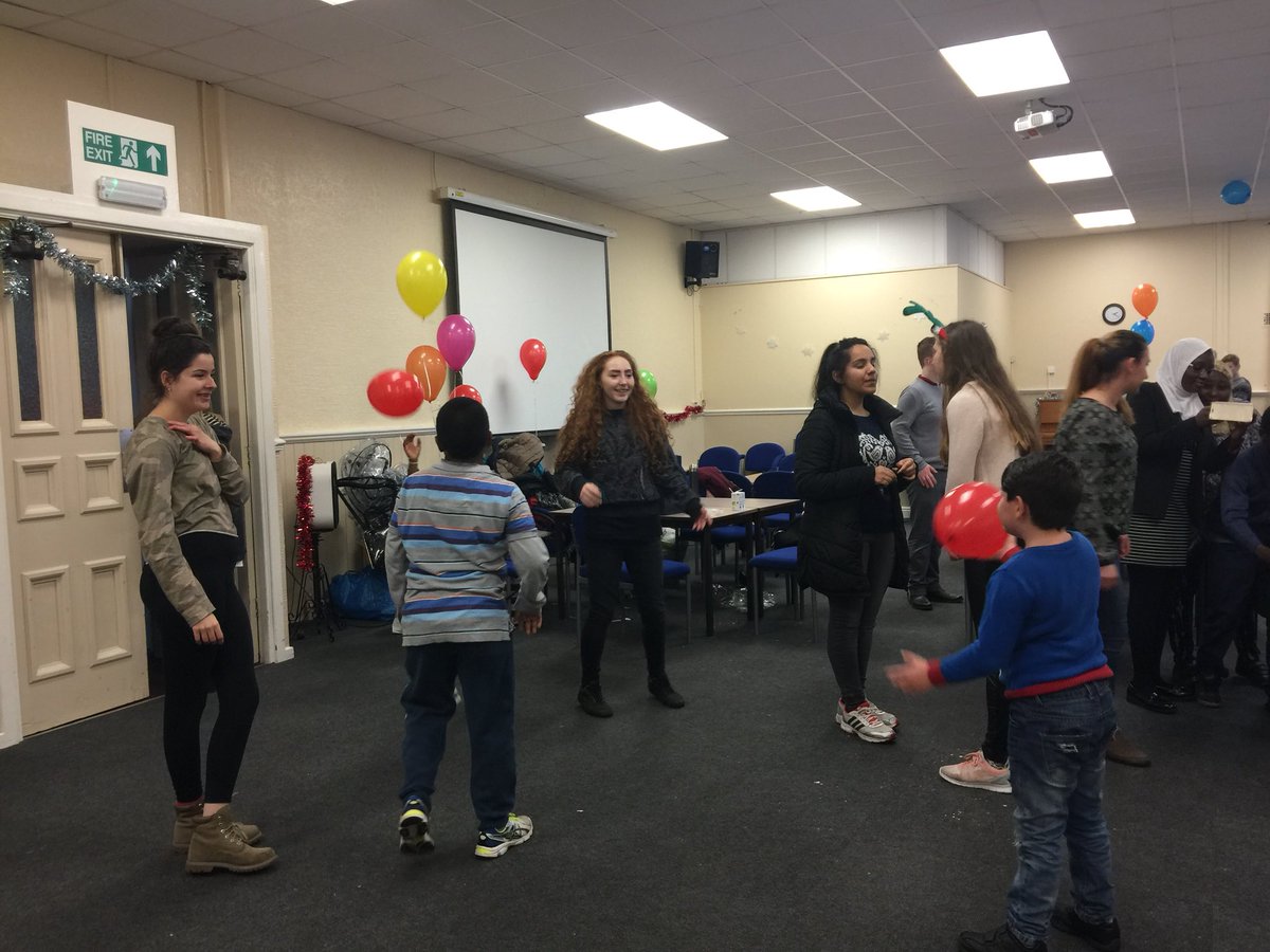 CarmelChaplain0's tweet photo. We have had a fantastic day today celebrating Christmas with local refugee and asylum seeking families. What a great way to spend a Saturday!! #ChristmasParty #welcomeastranger #RefugeesWelcome 🙌🏽🎄🎉🎁🎈💜🎅🏼 https://t.co/0h4FTFp06H