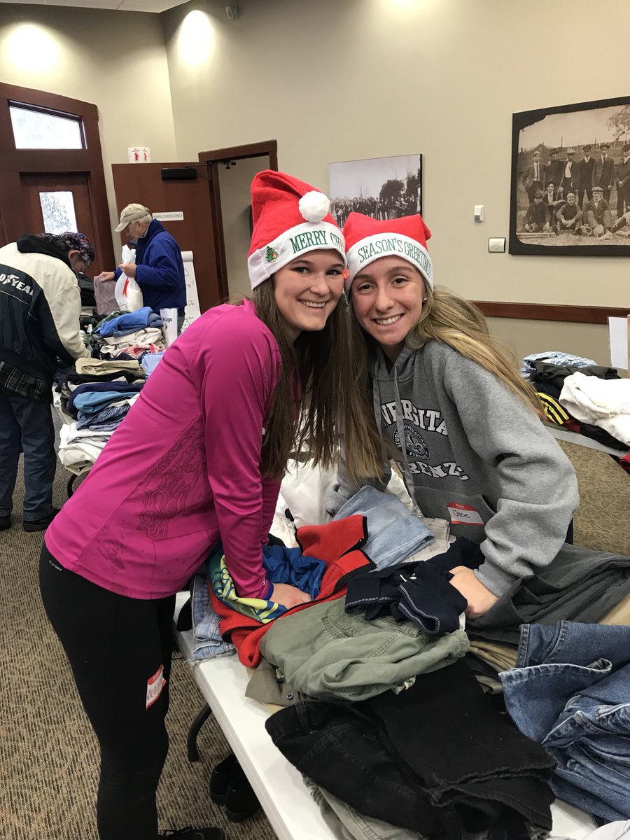 CoachVCSmith's tweet image. What amazing morning giving back by JV and Varisty Girls 🏀 teams. It was fantastic supporting the community.  Job well done Ladies!!! #perspective #community