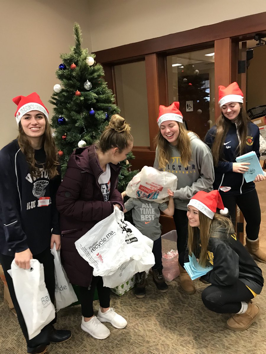 CoachVCSmith's tweet image. What amazing morning giving back by JV and Varisty Girls 🏀 teams. It was fantastic supporting the community.  Job well done Ladies!!! #perspective #community