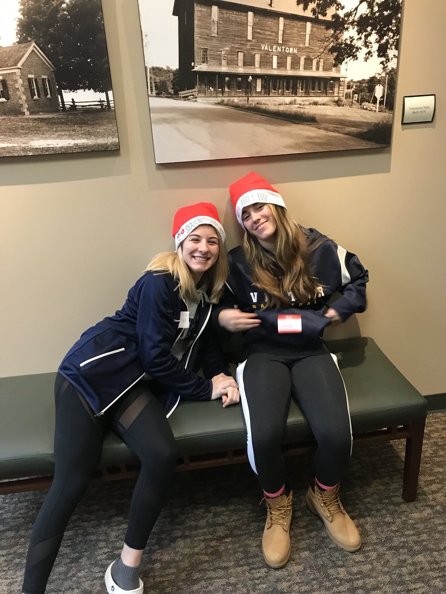 CoachVCSmith's tweet image. What amazing morning giving back by JV and Varisty Girls 🏀 teams. It was fantastic supporting the community.  Job well done Ladies!!! #perspective #community