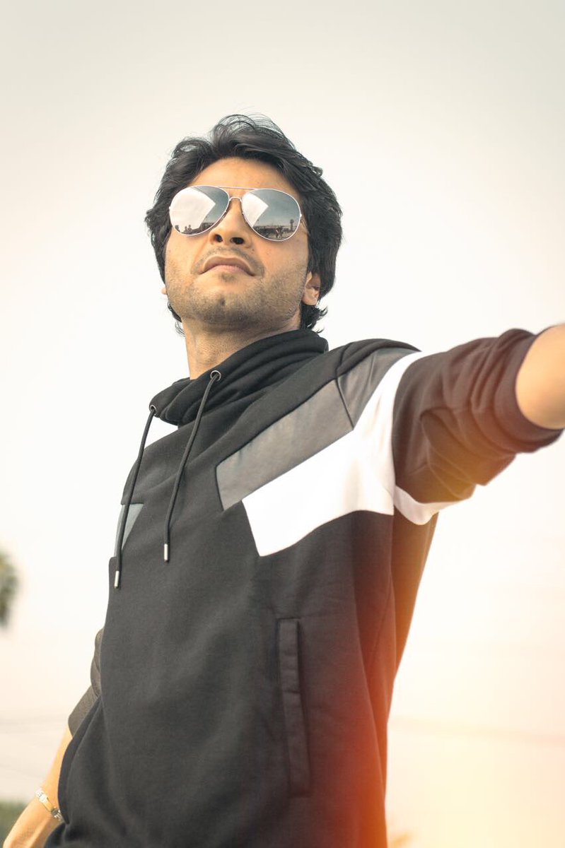 mishalraheja's tweet photo. Power of Love launched.. Click on the link to checkout:
https://t.co/VDBzpRMvok 😊
#PowerOfLove #Hollywood #InternationalSingle #Singer #MishInHollywood #MishalRahejaIndonesia #Vevo @Vevo https://t.co/8oQ9Oum4TS