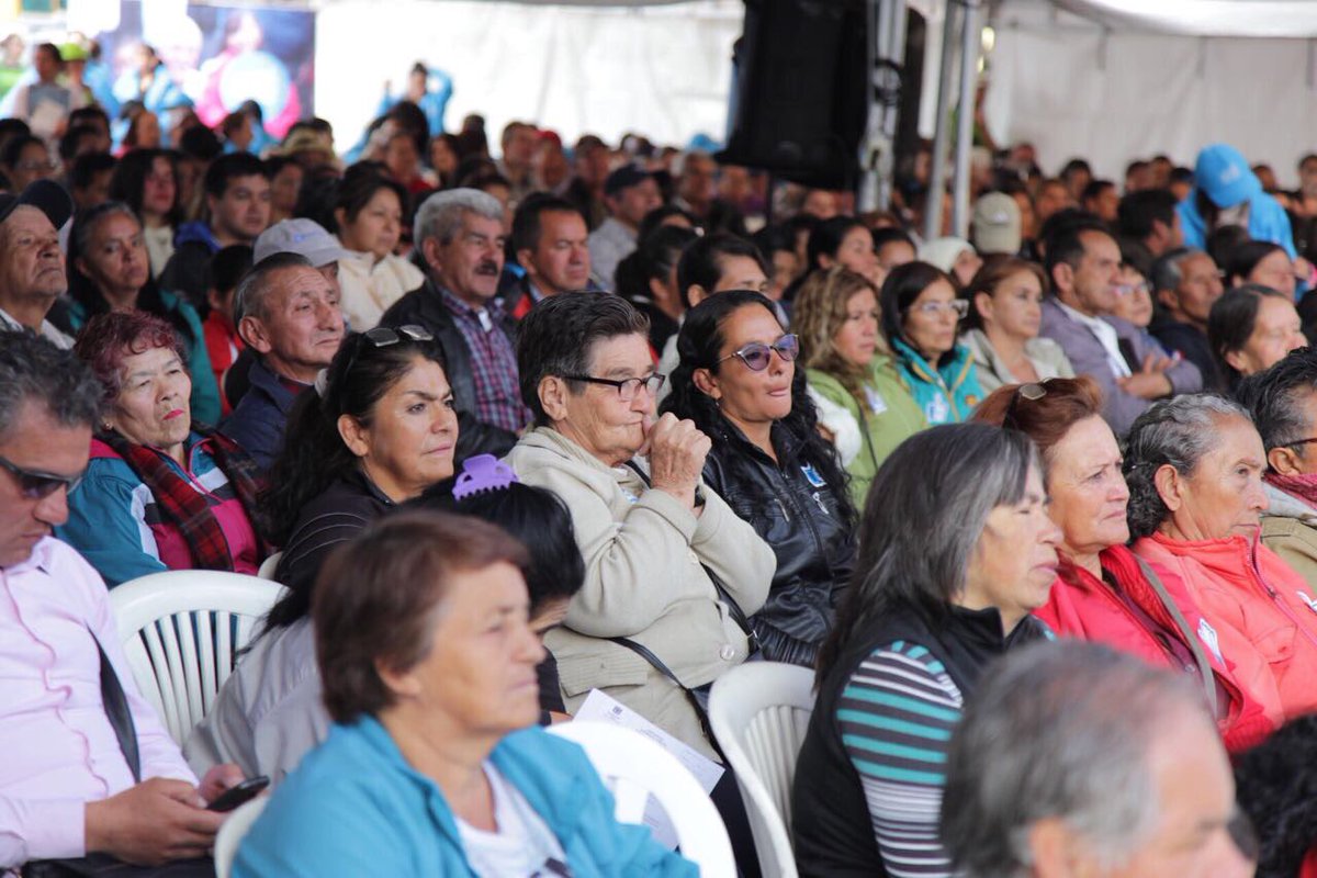 Más de 3.742 personas 👨‍👩‍👧‍👦 beneficiadas en 3 localidades de la ciudad #EstamosHaciendo una #BogotáMejorParaTodos