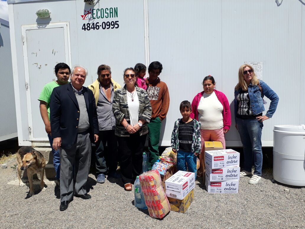 RotaryComodoro's tweet photo. A 9 meses del #TemporalEnComodoro todavía existen vecinos afectados. Hoy llevamos donaciones a los vecinos del barrio Laprida. Ayudamos a 13 familias https://t.co/5VKTiE5WdR