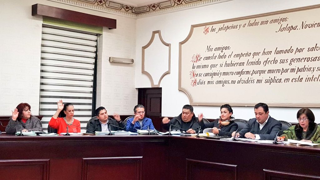 El día de ayer tuvimos Sesión Ordinaria de Cabildo en el Ayuntamiento de #Xalapa. Excelente día amigos !!