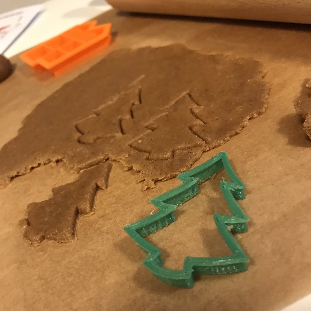 CoderDojoSviken's tweet image. Laddar inför jul med att skriva ut egna pepparkaksformar arbetarbladet.se/gavleborg/sand…