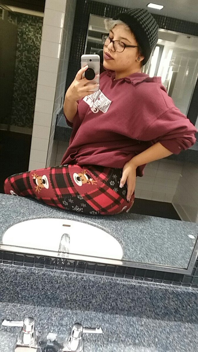 CarterMistress's tweet photo. Tis the season to give me everything you have and then some. 
#findom #cashslave #paypigs #goddess #Tribute #cashpig #payslave #humanatm https://t.co/qULzAIu82V
