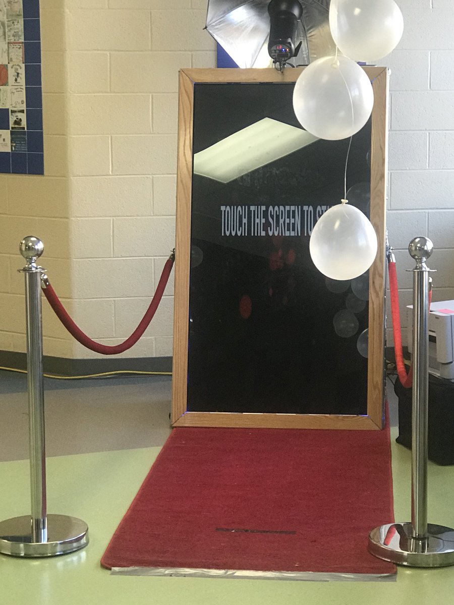 fm_council's tweet photo. Ready for homecoming!  #underthesea #hoco2017 https://t.co/45tfzta8Lx