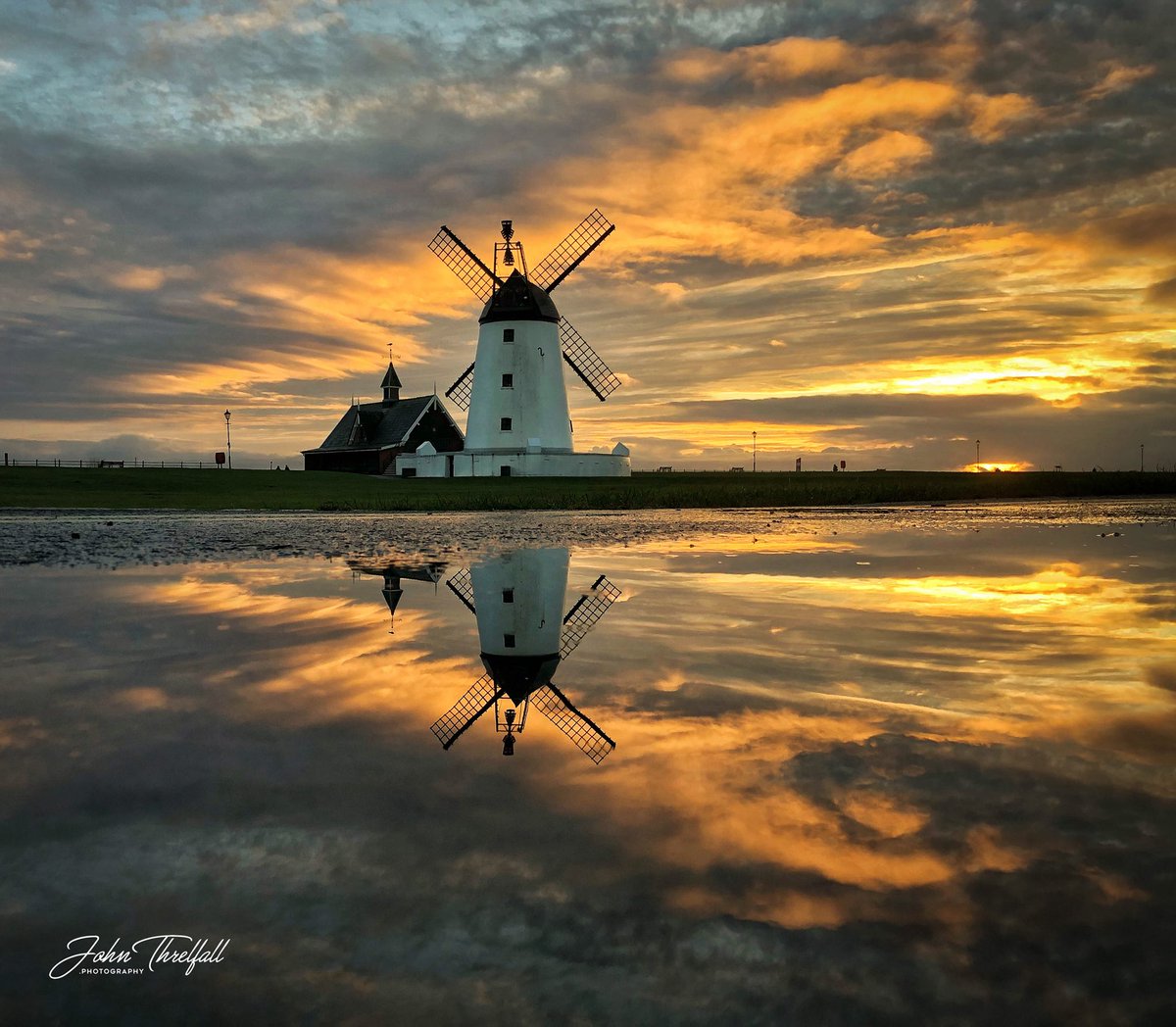 Tonight’s sunset over Lytham Windmill #lytham #lythamwindmill
