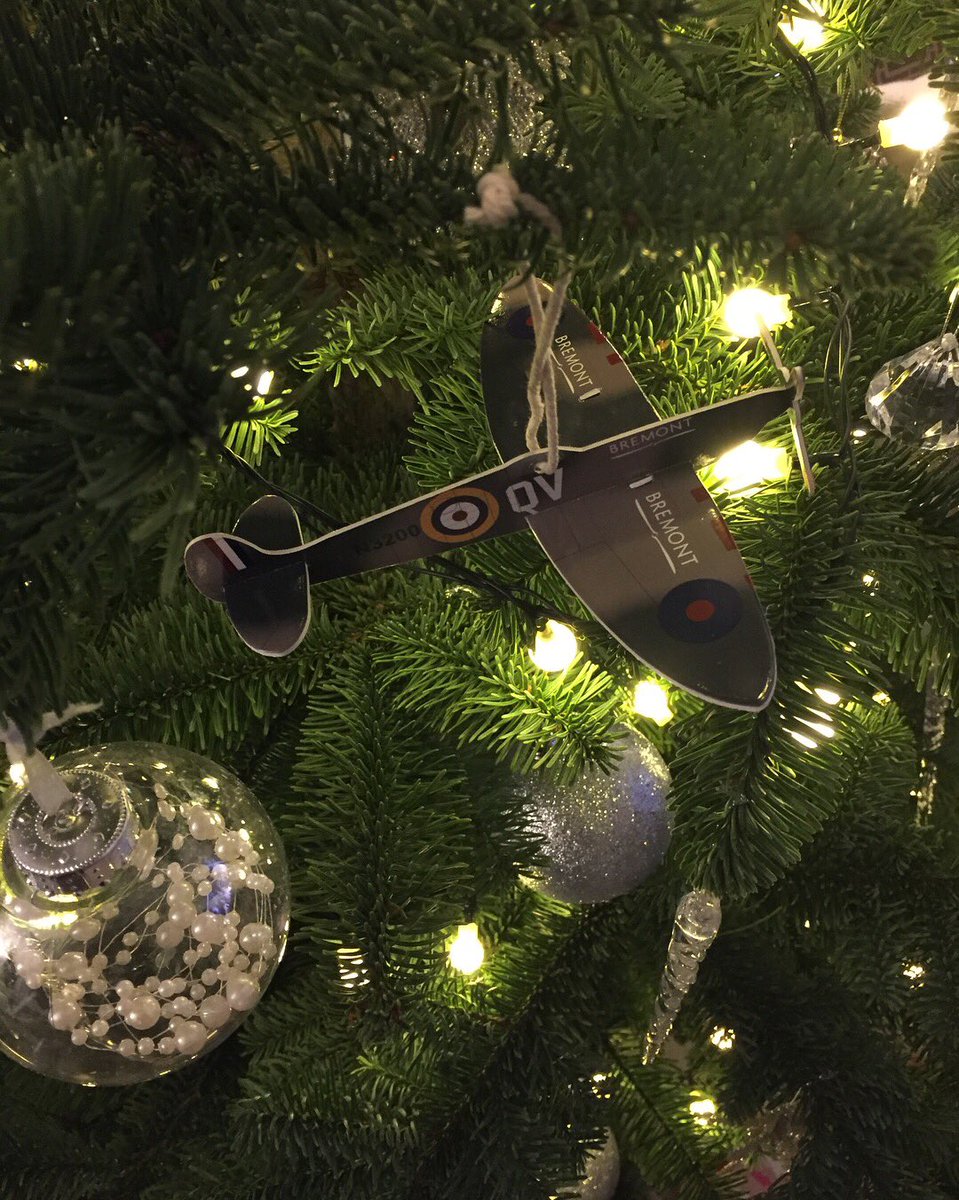 ReshmaPatel2011's tweet photo. Love this Christmas Deciration from @Bremont watches #greatidea #loveit https://t.co/1KUmEx1Ms3