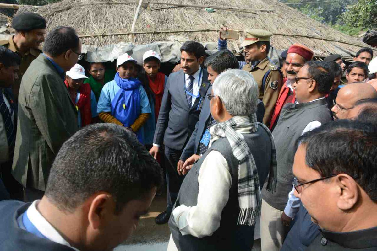 NitishKumar's tweet photo. दरभंगा में विकास कार्यों की समीक्षा यात्रा के दौरान योजनाओं के क्रियान्वयन की स्थिति का जायजा लेते हुए।
https://t.co/kM7QIIpn60 https://t.co/sO27qaeoZn