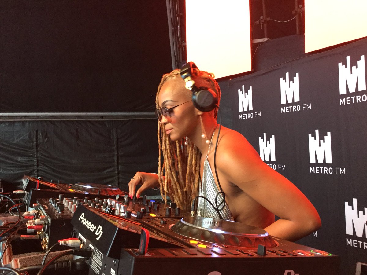 METROFMSA's tweet image. DJ Sue for the hip hop lovers #METROFMHeatwaveKIM @AfricanBank @BP_SouthAfrica