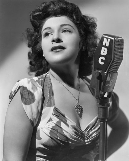 New Blog Post: 'Bea Wain-Star Singer of the Big Band Era' ow.ly/lSQ230hgBSG #1930s #1940s #Bigbandmusic #Bigbandera