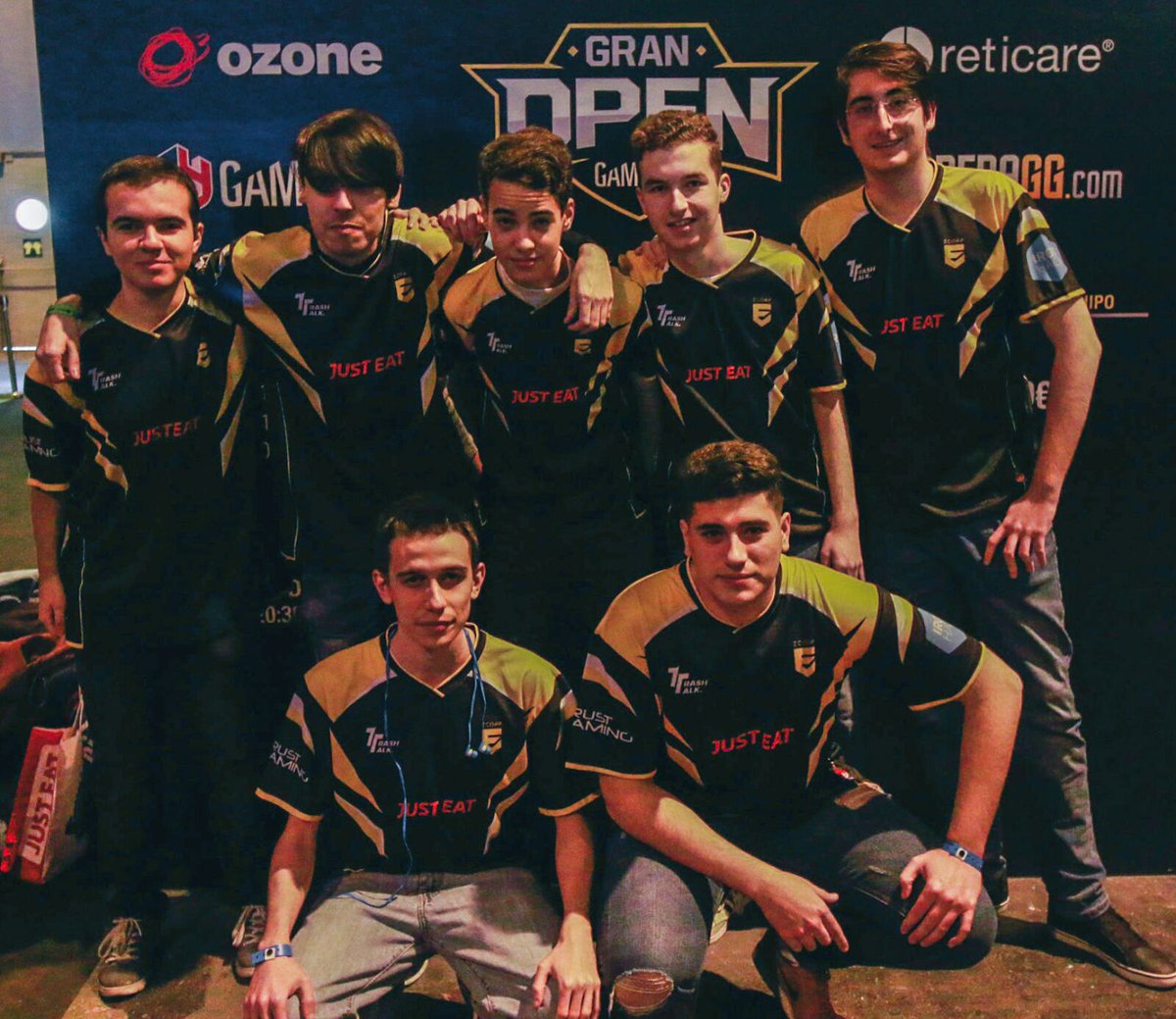 TrashTalkES's tweet photo. Los chicos de @ECORP_ES se han clasificado para las fases finales del Gran Open de #LoL de @ArenaGG con nosotros.

#TrashTalkArmy https://t.co/xYpLrvmf4v