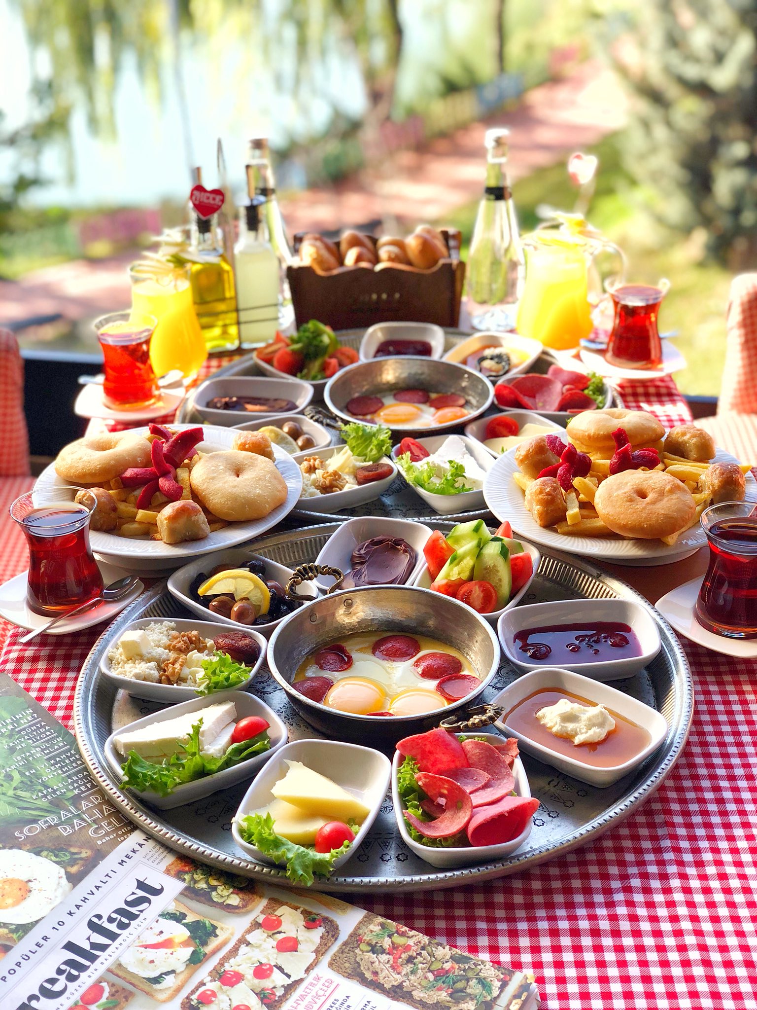 2 Hece On Twitter Sini Tepsi De Muhtesem Bir Pazar Kahvaltisina Ne Dersiniz 2 Hece Cafe Restaurant Da Sini Kahvalti Keyfi Kisi Basi 30 Olup 2 Kisilik Servis Edilmektedir Tel 0212 543 70