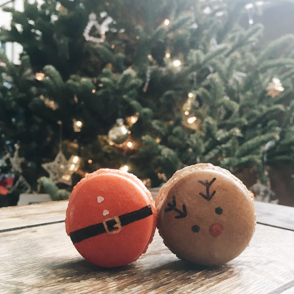 DerbyCityMacs's tweet photo. 11 sleeps until Christmas!
.
.
.
#macarons #merrychristmas #holiday #holidaybaking #derbycitymacarons #glutenfree #macaronstagram #instafood #bakedayderbycity #foodstagram #buzzfeedfood #buzzfeast #huffpostagram #louisvilleeats #foodie #frenchmacarons https://t.co/KQg36jGMXL