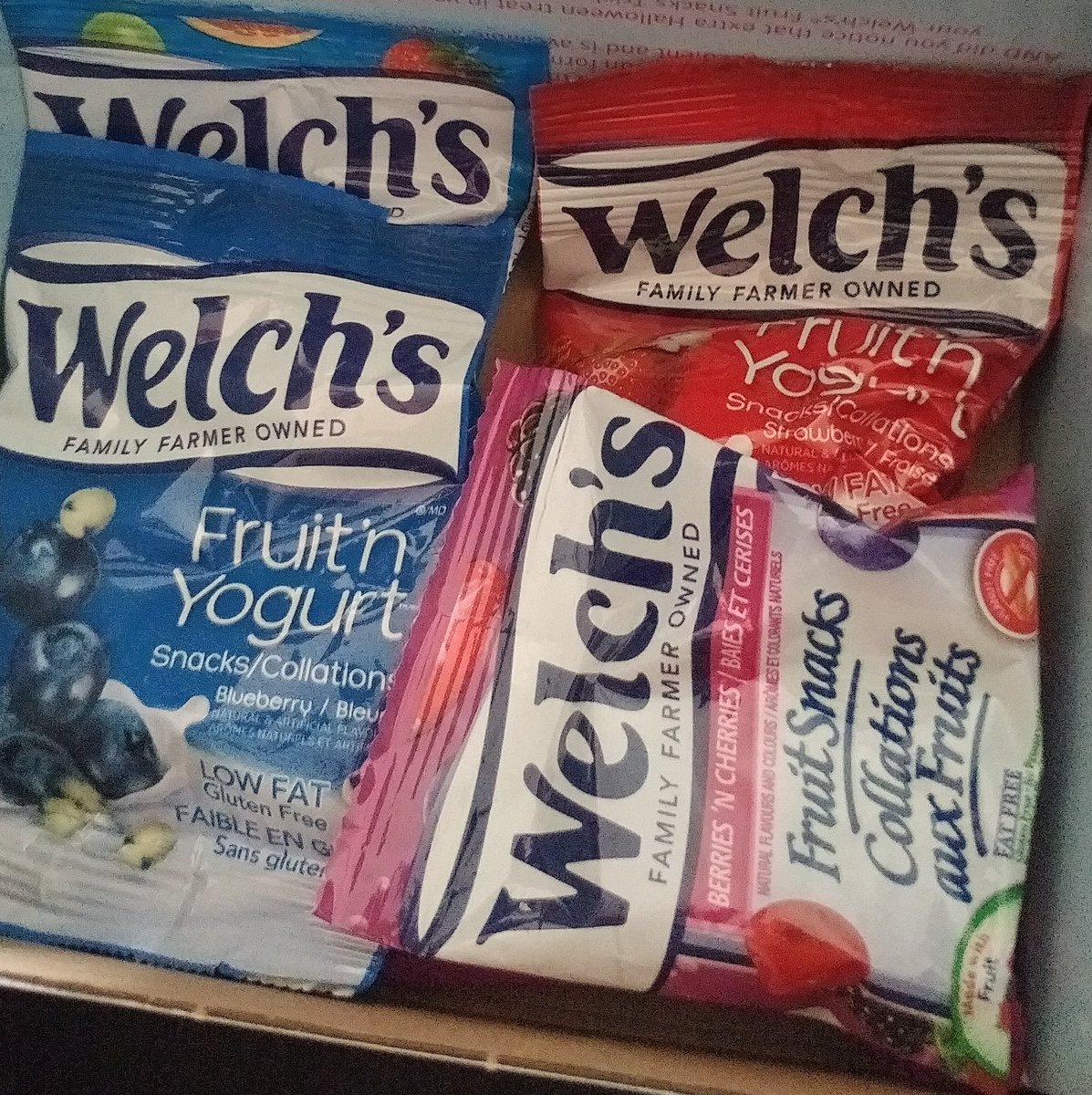 InesSalihagic's tweet photo. love the box ive received for free to try out. thank you @influensterca @WelchsFruitSnck #RecessVoxBox #complimentary #welchsfruitsrollscan https://t.co/UGWiHNcjU3