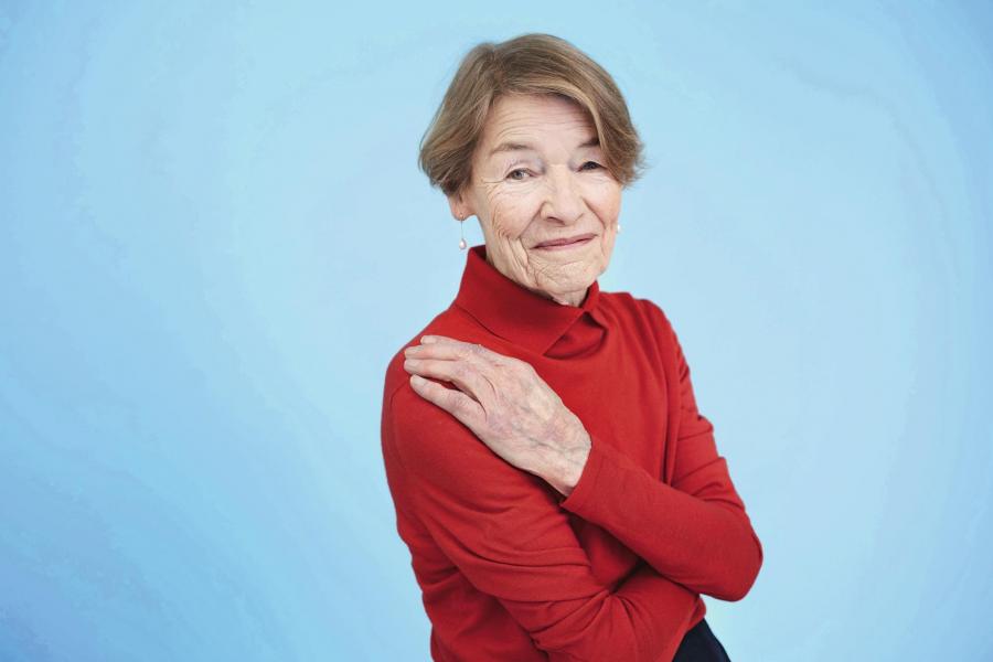 StageTalkUK's tweet photo. INTERVIEW with #GlendaJackson as she prepares to return to Broadway in @threetallwomen - "I still find it bemusing that dramatists don’t find women interesting. We are rarely if ever the dramatic engine of whatever is put on the page &amp; then on the stage."
https://t.co/CXPTdRJuTe https://t.co/FZ8QfwGkmy