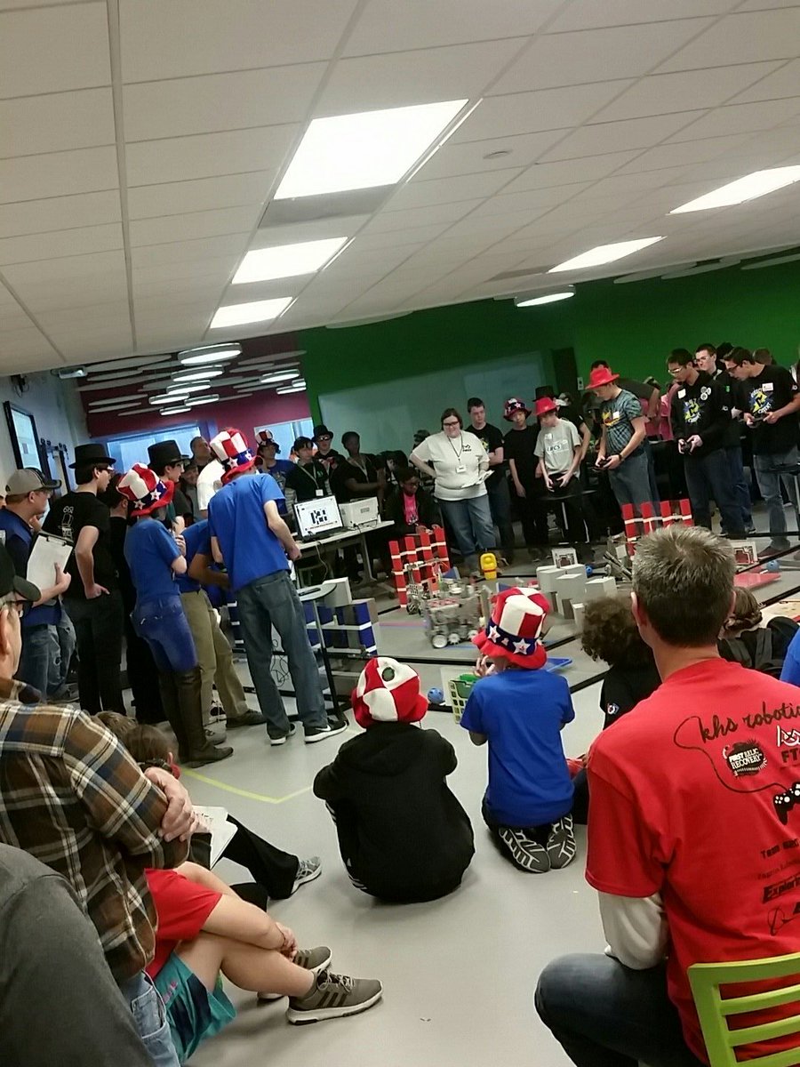 FTC_team6168's tweet photo. Robot back together!  Matched with one of our sister teams and playing against the other. Go Rolla! https://t.co/jTnTvb0GLw