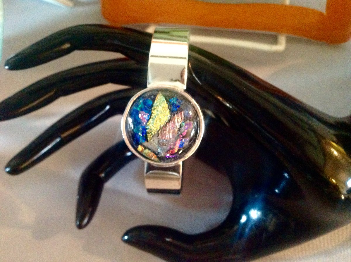 NGoodallDesigns's tweet photo. Still looking for holiday gifts?  Today &amp; tomorrow, 11-5.  6747 SW Sherwood Ct.  267-6707.  How about a dichroic keychain/can opener combo? https://t.co/PnSsLJI2Co