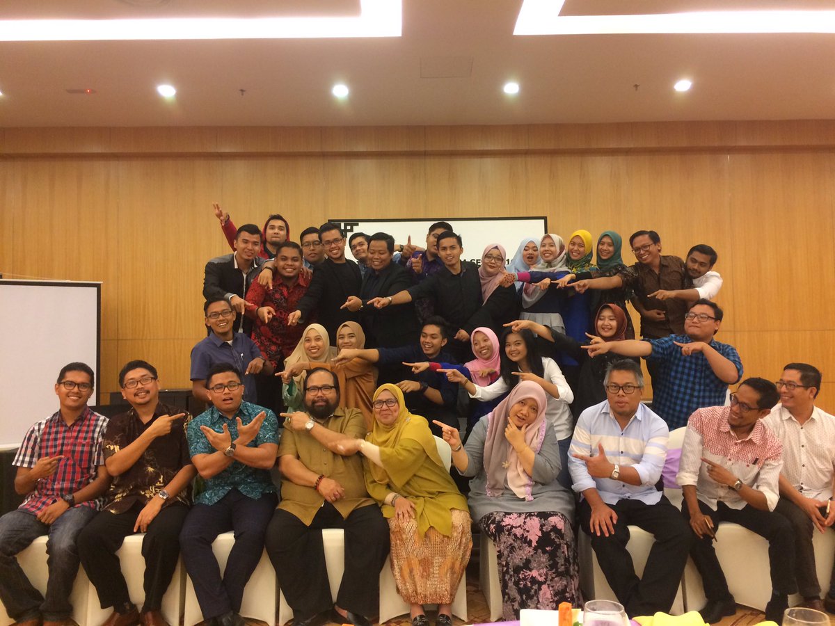 Firdauspedot94's tweet photo. Orang tanya berbaloikah datang dari Perak ke UKM semata2 untuk jumpe diorg?

Jawapannya IYA, sangat berbaloi aku datang jauh2 untuk berjumla dengan KELUARGA MPP 16/17 ini..

#keluargaMPP #MPPUKM #MPPAspirasi #SahabatSelamanya https://t.co/mfu5m2YEkw