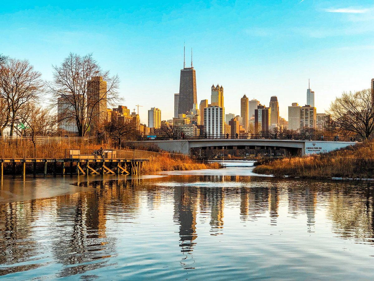 seefeellive's tweet photo. Wow is today a warm and beautiful day!! Autumn please stick around a while longer. #chicago #thephotohour @ChooseChicago @ThePhotoHour @InspiredChicago @Art_of_Chi @CHIVisitorGuide #autumn https://t.co/cjcG22RYMQ