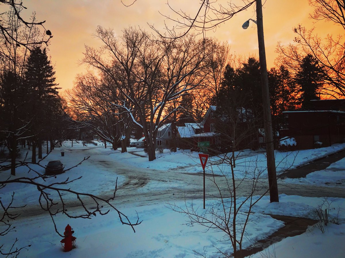 MariaAbdelnour's tweet photo. White Christmas, coming in hot! Thatβs quite the welcome, Ann Arbor. Sheesh. #frozenAF βοΈ https://t.co/H4X33ABYSC