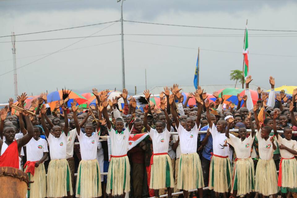 Claudenshim's tweet photo. The #20thComesaSummit will also enjoy the culture of #Burundi (drumers, traditional dances, Intore worrior dance, Agasimbo acrobatic dance) @COMESA20th 
@comesa_lusaka 
#kazecomesa20 https://t.co/tEbGw9X2xW