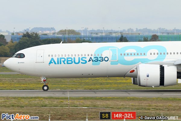 Close up Airbus A330neo, landing after its first flight at Toulouse. <a href="/Airbus/">Airbus</a> #a330neo #avgeek #aviation #planespotting #planespotter #plane #planes #Aircraft  <a href="/aeroport_tls/">Aéroport de Toulouse</a> <a href="/A330neoFans/">A330neo Fans</a>
pictaero.com/fr/pictures/pi…