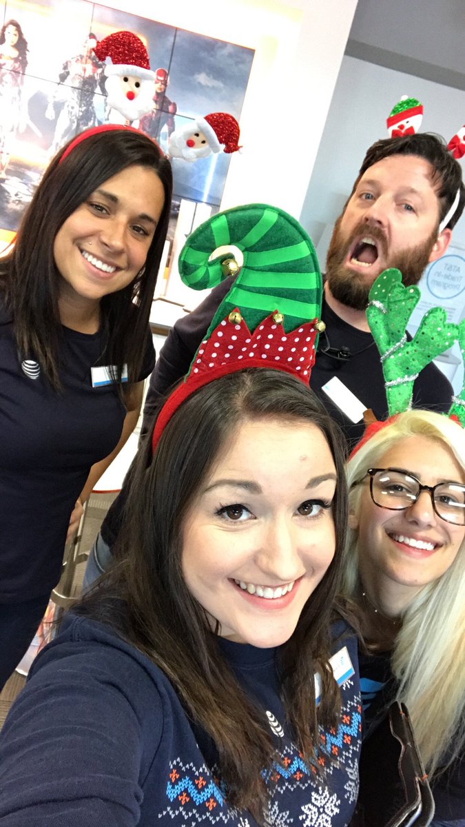 aunge_3's tweet photo. Team Potsdam getting into the holiday spirit! #teamnorthcountry @BennyT315 https://t.co/ibvT2kKFn8
