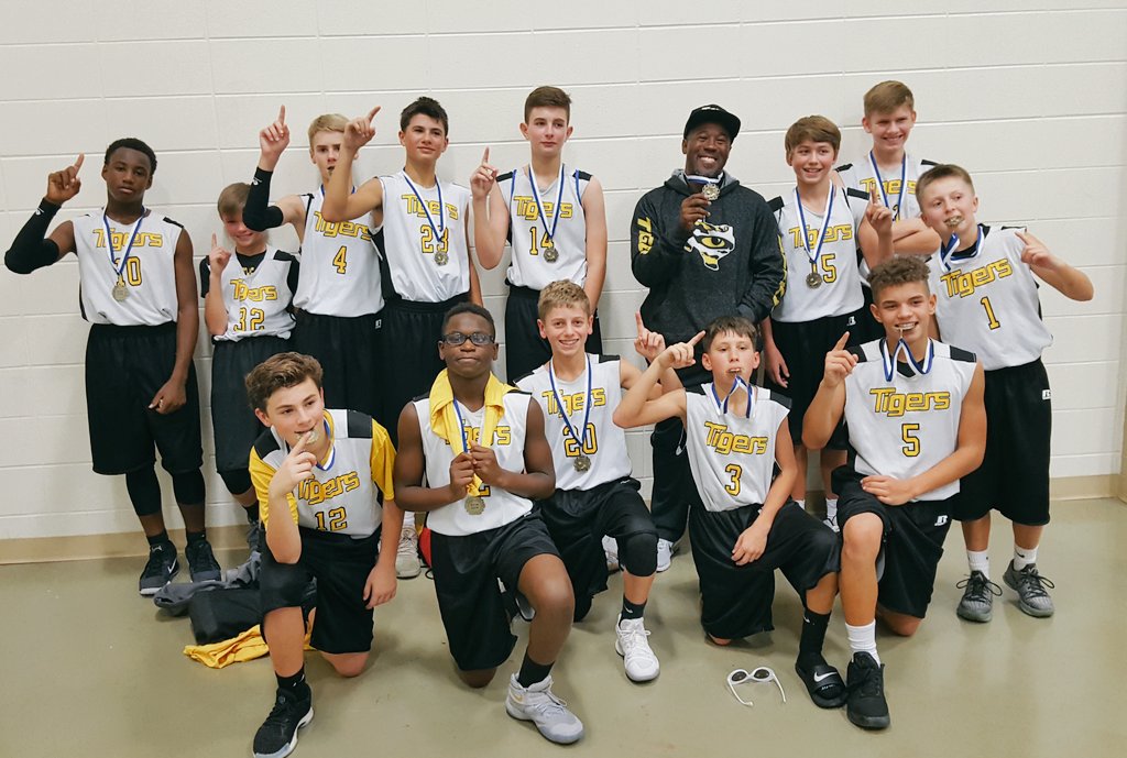 gayleydeemom3's tweet photo. Champs!!! 🐯🏀❤💪 #PJD #7thGold #SealyJH #TigerBasketball https://t.co/rBG2f0kDpl