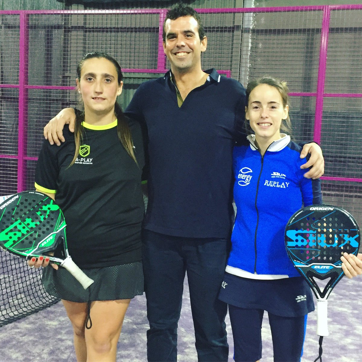 EFrancs's tweet photo. Quien nos lo iba a decir, pasamos primeras de grupo y mañana jugaremos semis del #masterCV2017 contra Lorena y Tamara, a seguir disfrutando en la pista! @Siuxpadel_es @REPLAY @Energypadel1 @PadelCV @WilsonPadelES @webdeportest #Tandem #Amorosfisioterapia https://t.co/sAZEIibFDU