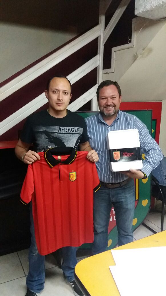 DCuencaOficial's tweet photo. El apoyo de los hinchas se debe sentir en las buenas y en las malas. @segarra_juan líder de la @CronicaRojaCR se unió a la campaña #SerSocioEsMejor con el aporte de un año en una sola cuota. Tu que esperas para unirte. https://t.co/ozRPoA2JvP