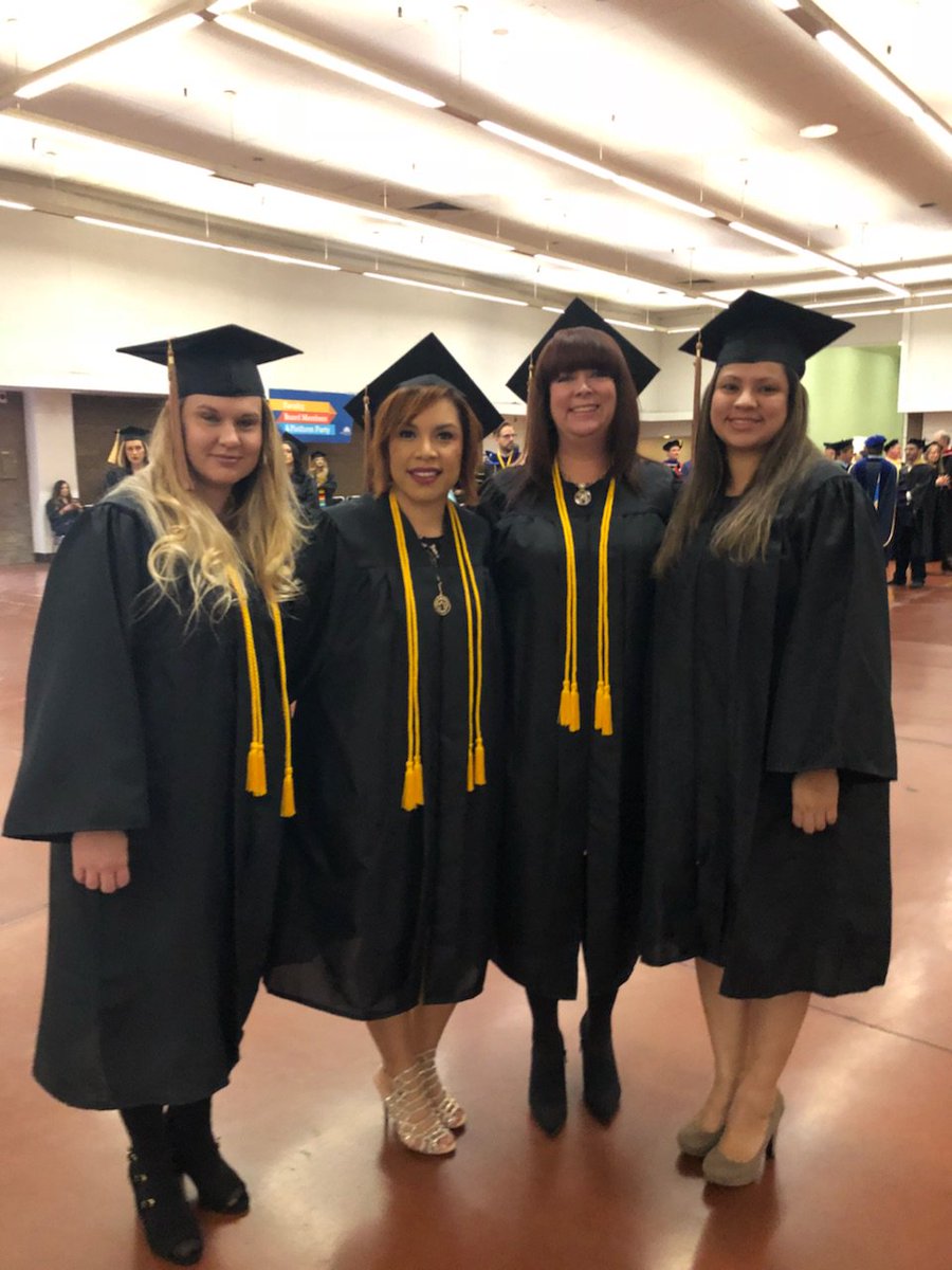 jodiray_'s tweet photo. Love my cohort girls! #fpugrad https://t.co/a1tHOwupht