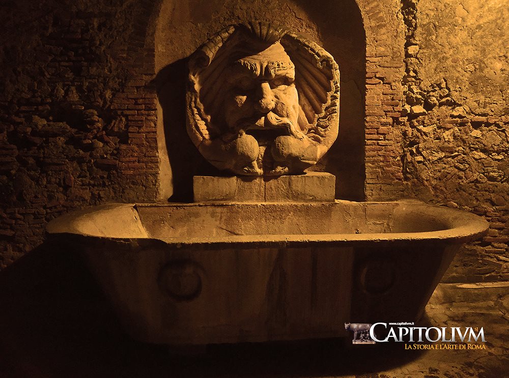 Capitolivm's tweet photo. #Notte #Roma #Mascherone #Aventino https://t.co/rJZKajnaAM https://t.co/gzamdktM6D