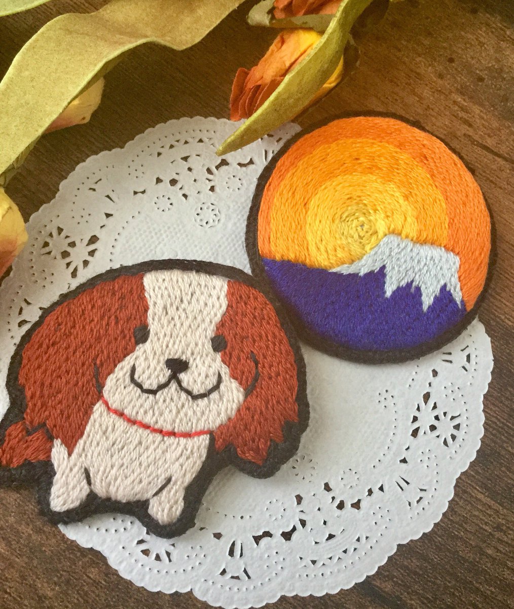 irodorisaitan's tweet photo. 2018年の干支、いぬと富士山の初日の出のブローチをアップしました！
どちらも新年価格で2018円(送料無料)です。
ご覧頂けると嬉しいです✨
https://t.co/rxCGlgN0Tk
#ハンドメイド好きさんと繋がりたい 
#minneで販売中 
#お洒落さんと繋がりたい https://t.co/H6FZB98y9w