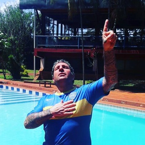 PALERMOGUSTAOK's tweet photo. La foto que esta recorriendo redes sociales y todos los multimedios del mundo por el gran parecido a Martin Palermo por ser @PALERMOGUSTAOK https://t.co/wtgZETtnNC