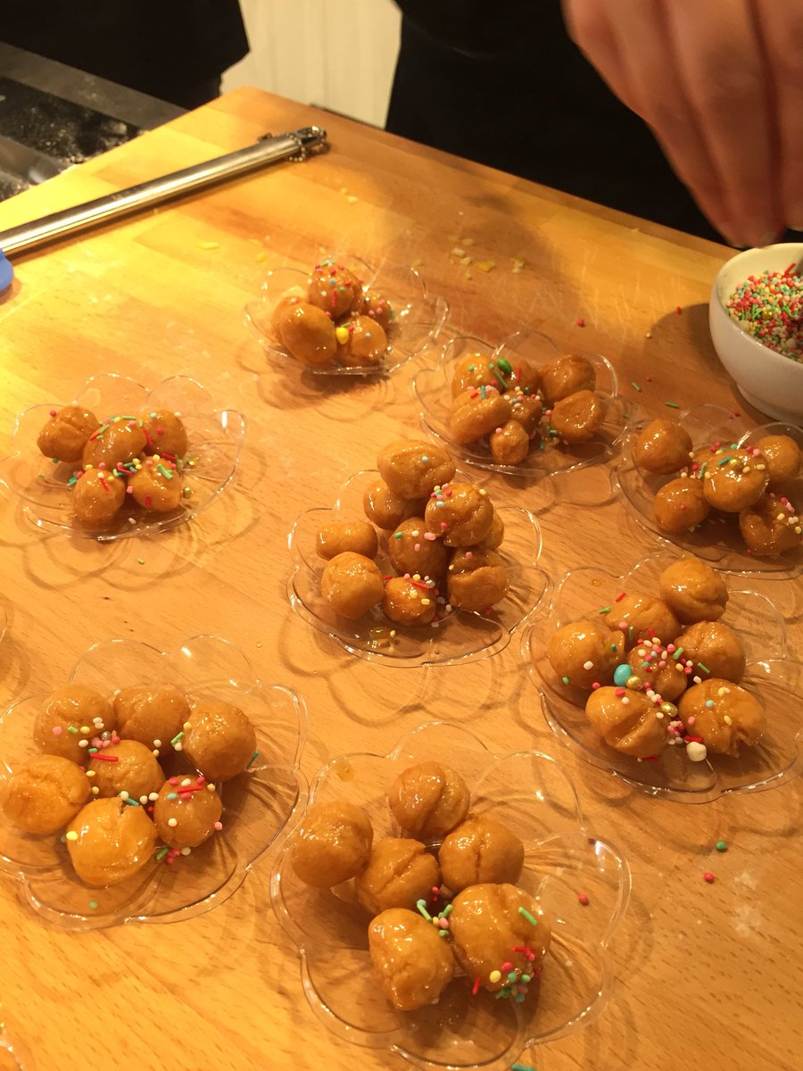 iFoodit's tweet photo. Struffoli pronti allo showcooking allo #ScavoliniStorePortici #scavolini #iFoodinStore @LeTortediMichy @scavolini @GiorgiaBmc https://t.co/jpVF221Yqw