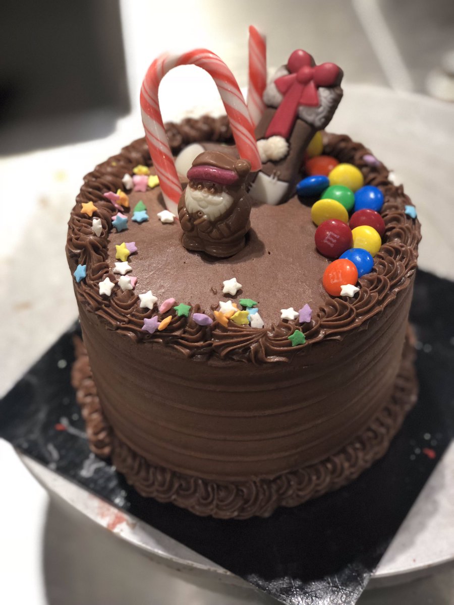 CityMarketKits's tweet photo. Look! Santa sent cakes from the North Pole. Magical right. Fresh in our bakery now. #minicakes #SantaClaus #acebakery #candycanes #opendaily #arbutus #kits #dunbar #shaughnessy #granville #broadway #pointgrey #UBC #locallyowned #freeparking #weloveSanta #welovecake #welovefood https://t.co/1aU9zR7OWV